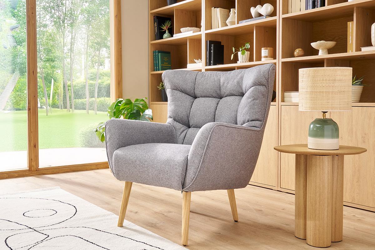 Silln nrdico en tejido gris claro y madera AVERY