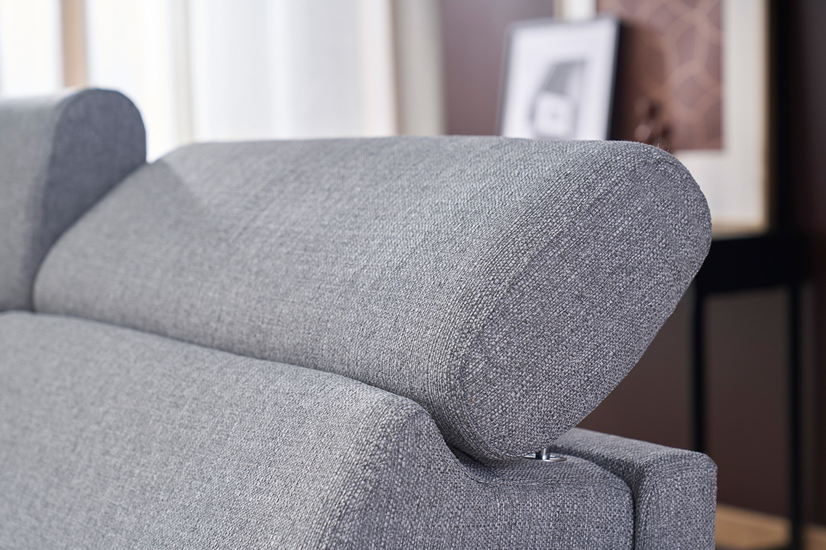 Detalle de un sof� cama gris con reposacabezas ajustables vistos de cerca.