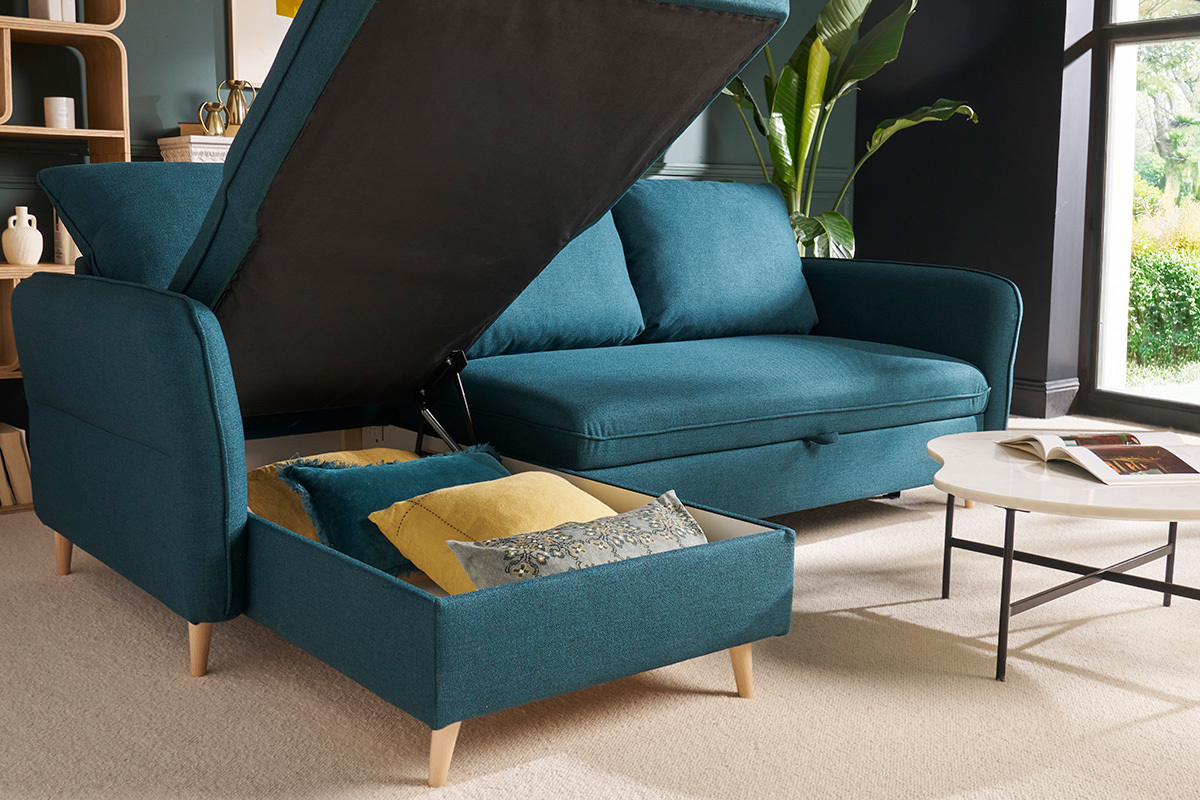 Sof cama con chaise longue 3-4 plazas con canap de tela azul marino y madera clara DRISS