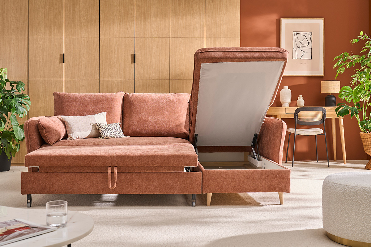 Sof cama con chaise longue 3-4 plazas con canap de tela color terracota y madera clara DRISS