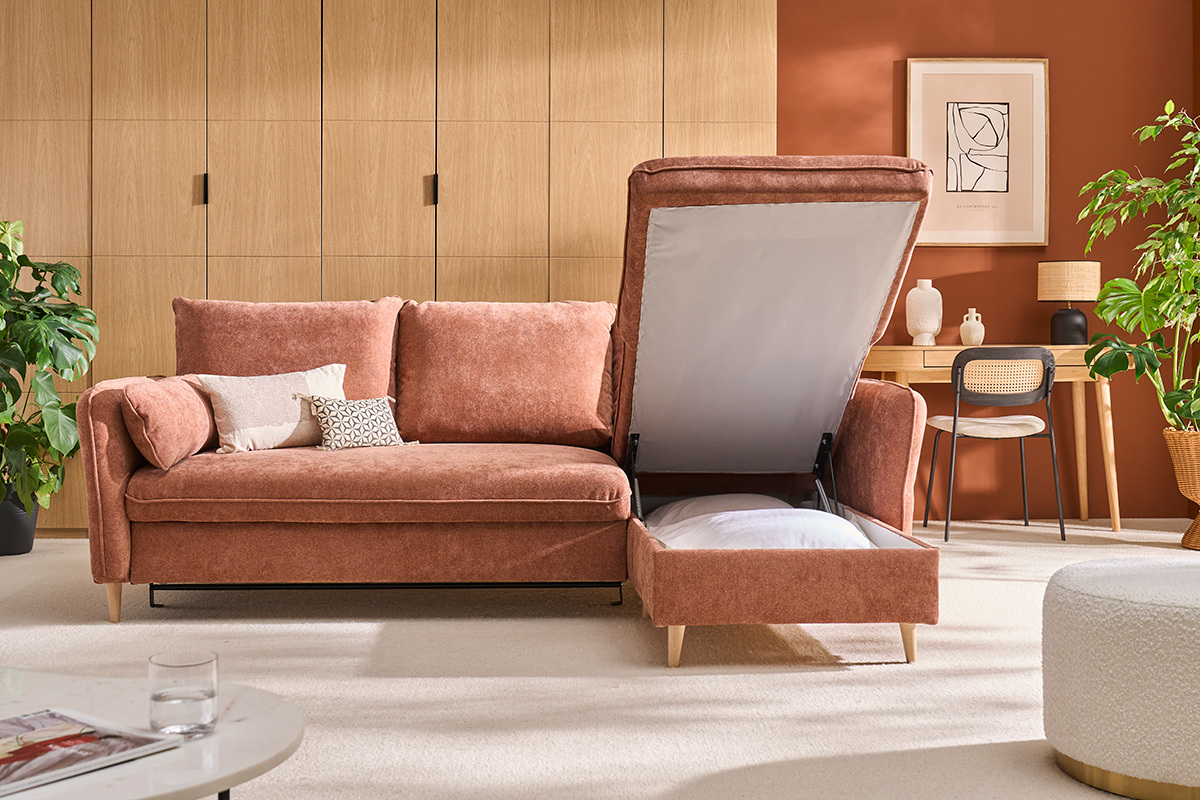 Sof cama con chaise longue 3-4 plazas con canap de tela color terracota y madera clara DRISS
