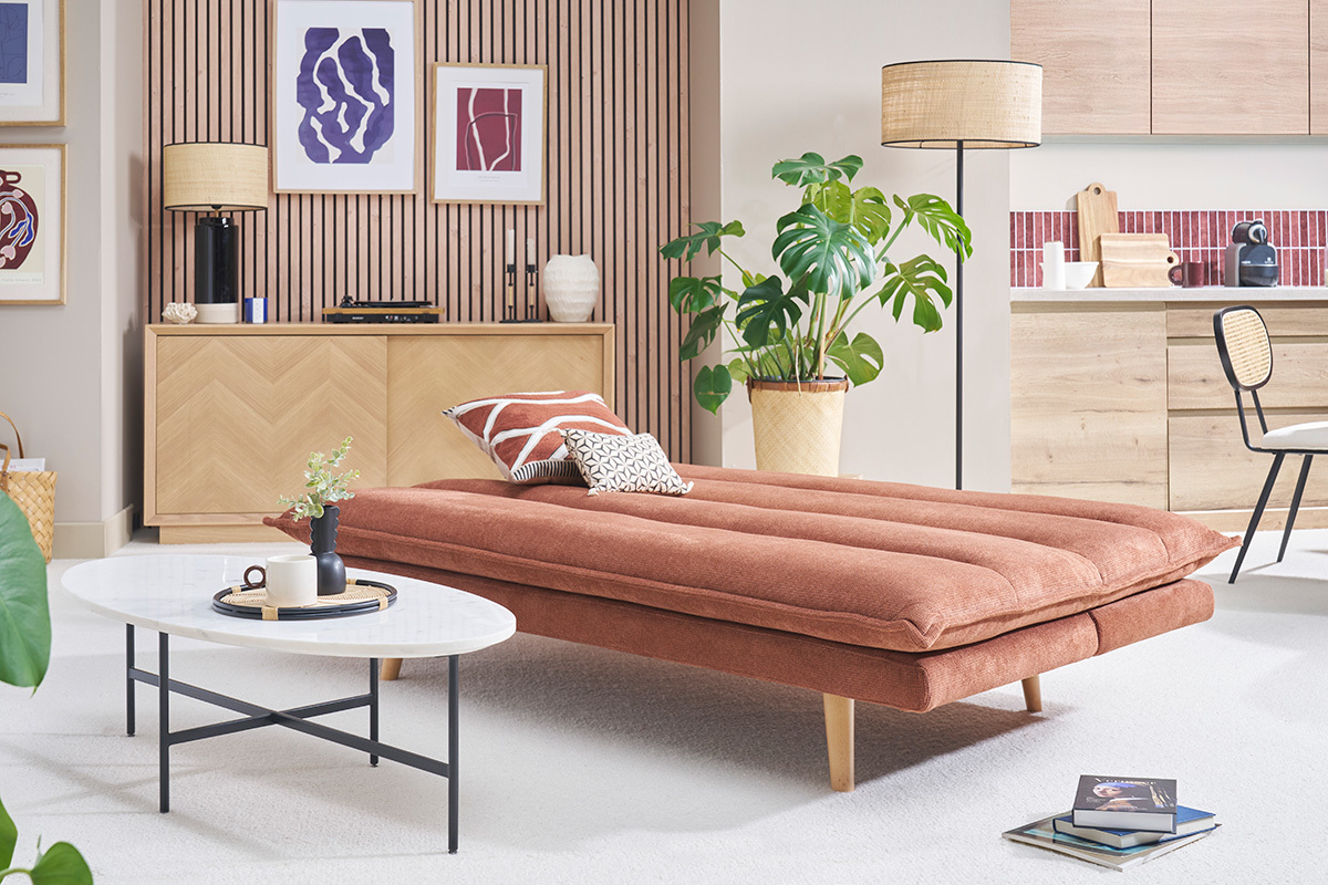 Sof� cama convertible de 3 plazas en tejido chenilla texturado tierra quemada y madera clara BINGO