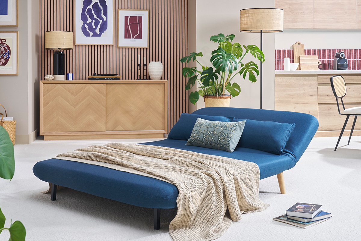 Sof� cama de 2 plazas convertible en tela azul oscuro y madera clara AMIKO