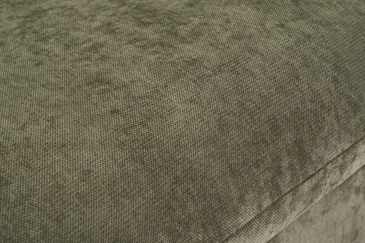 Primer plano del tejido de efecto terciopelo texturizado verde caqui del sof� cama PAULIN.