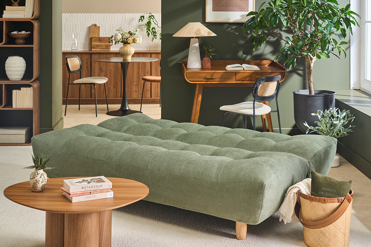 Sof� cama escandinavo de 3 plazas en tela de chenilla verde kaki y madera clara YUMI