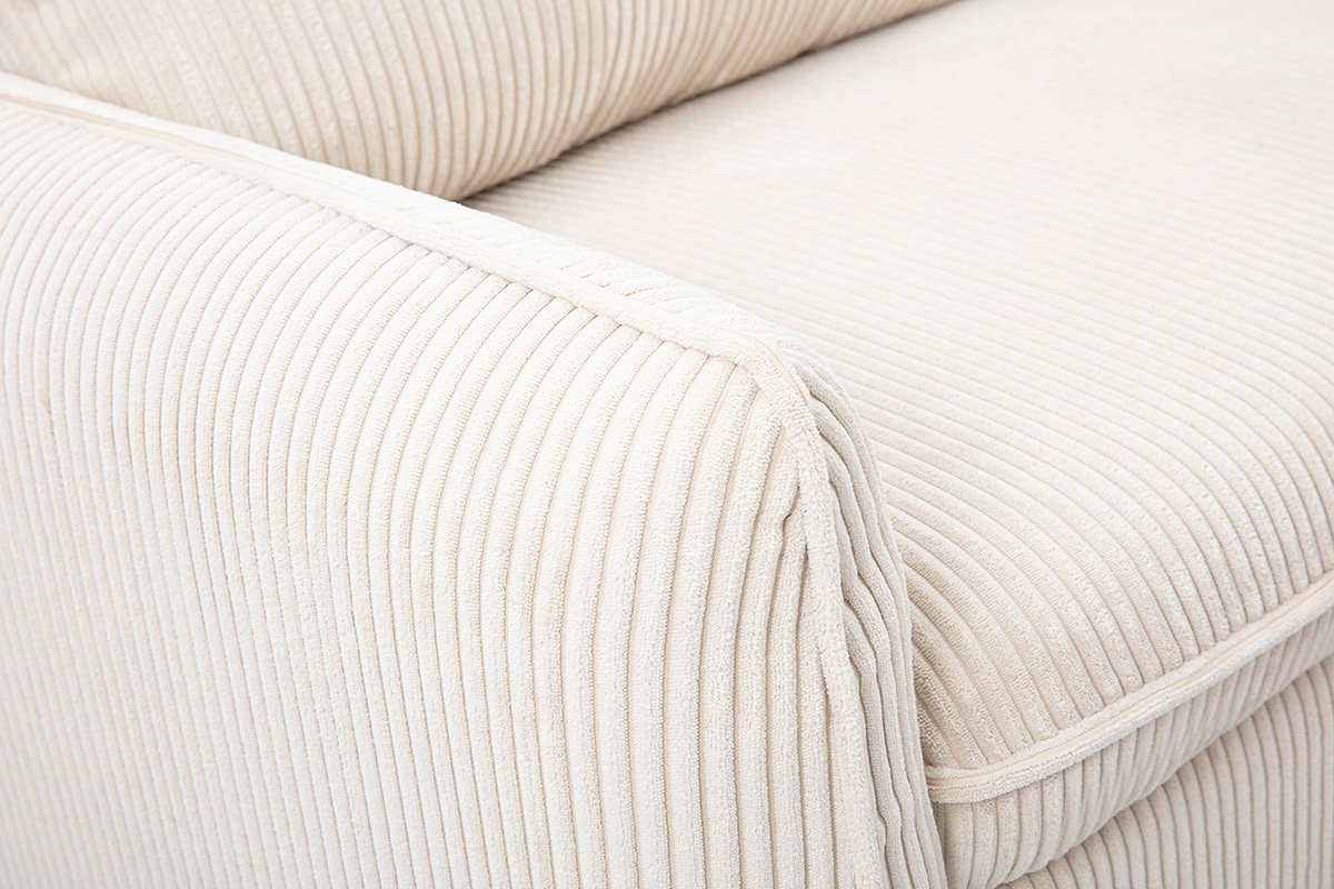 Primer plano de la tela de pana beige de un sof ORSO.