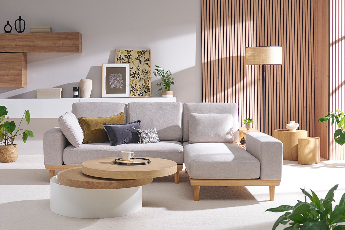 Sof chaise longue a la derecha 5plazas con almacenaje de tela texturizada beige efecto aterciopelado y madera clara KOMAO