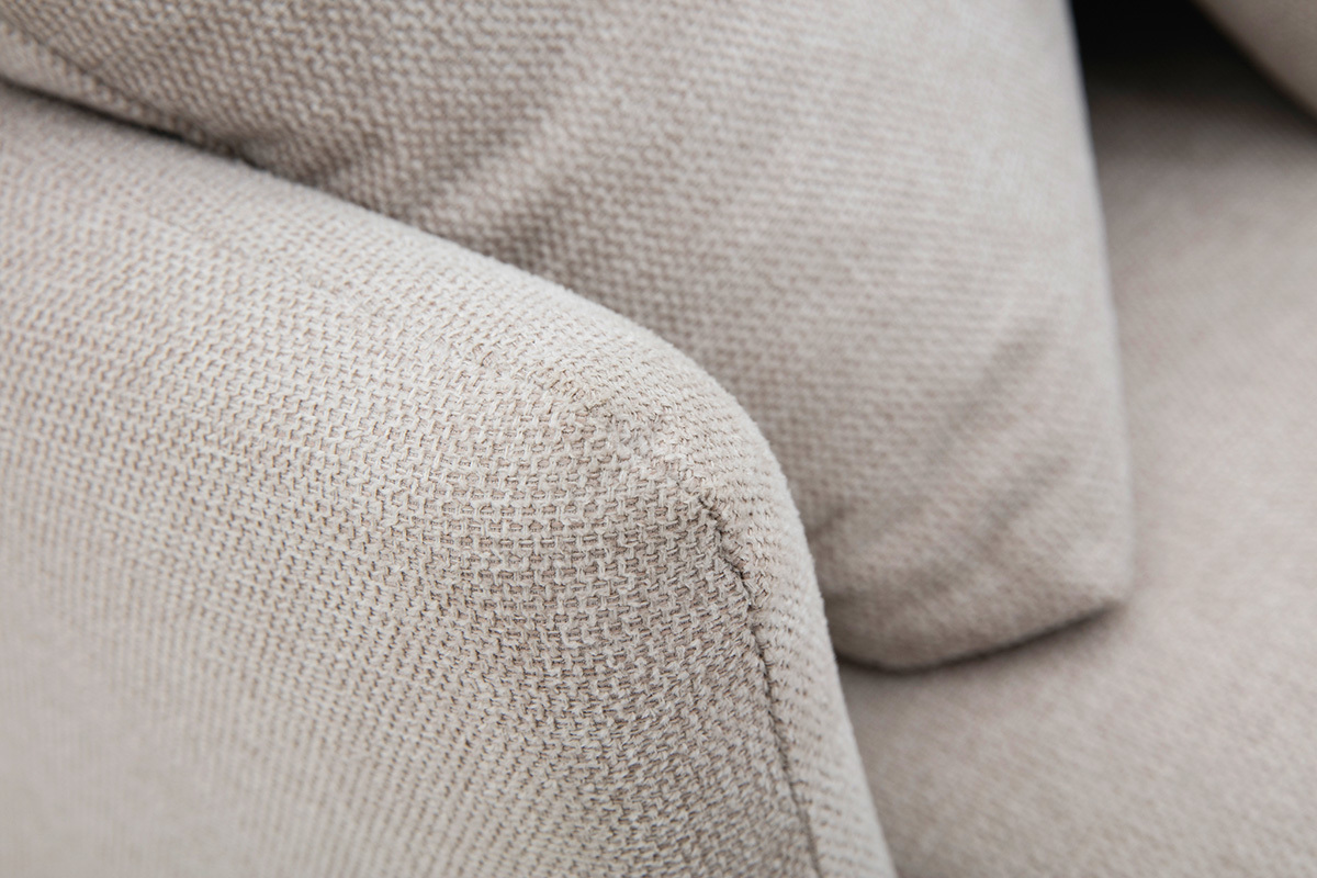 Sof chaise longue nrdico 5plazas de tejido efecto aterciopelado texturizado beige con madera de caucho maciza GROOVE