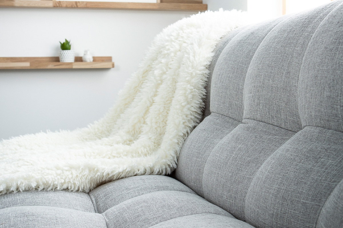 Sof convertible diseo escandinavo gris y roble YUMI