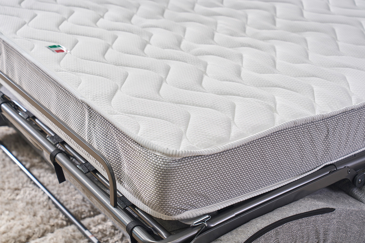 Colch�n de 18 cm del sof� cama NORO, detalle del revestimiento y estructura met�lica