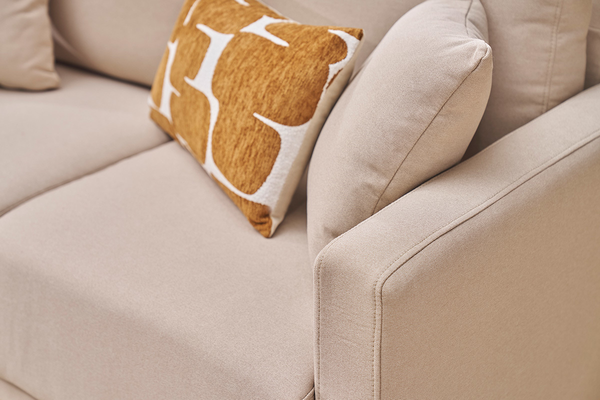 Sof de 2 plazas de tela beige y madera clara MUNIK