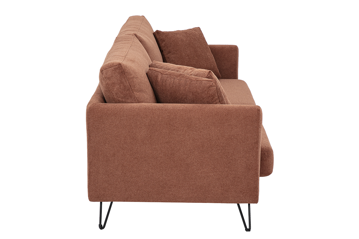 Sof� de 3 plazas de tejido de chenilla color tierra quemada, vista de perfil con cojines.