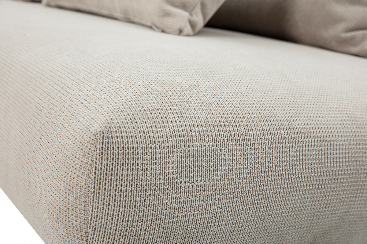Detalle de la tela de chenilla beige de un sof� de 3 plazas BASTILLE.