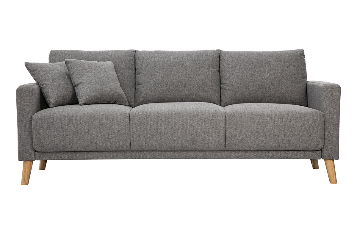 Sof� de 3 plazas gris de tela con pie de madera clara vista de frente.