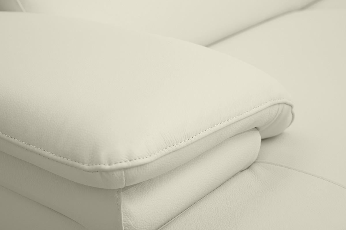 Sof de cuero diseo tres plazas con cabeceros ajustables blanco EWING