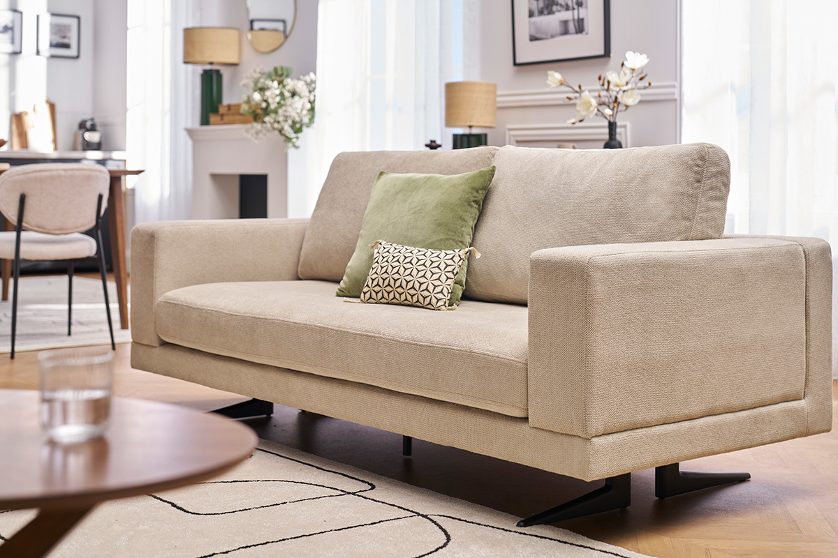Sof de diseo 3 plazas en tela chenilla beige y metal negro LENNON