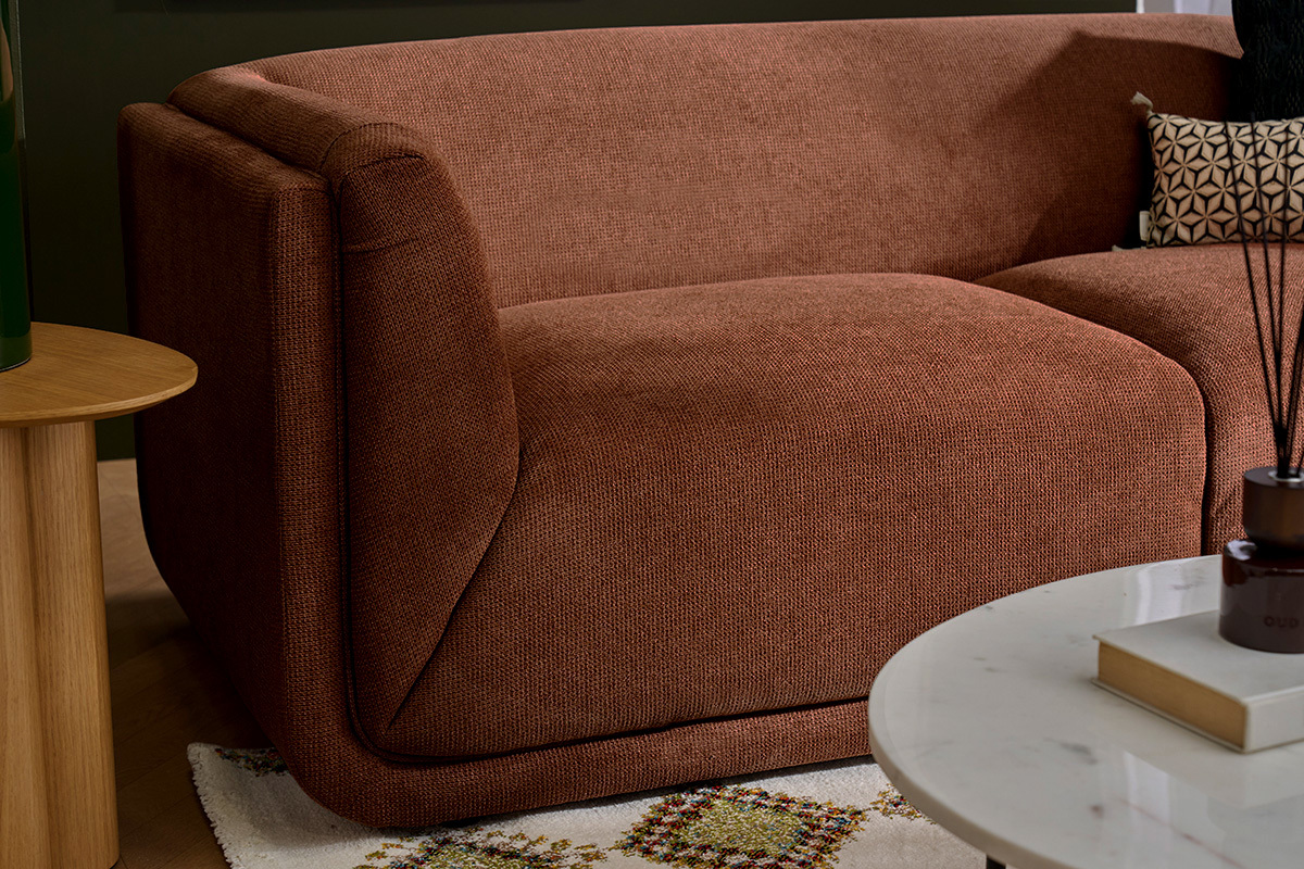 Sof� de dise�o de 3 plazas en tejido chenilla color tierra quemada HOSBO