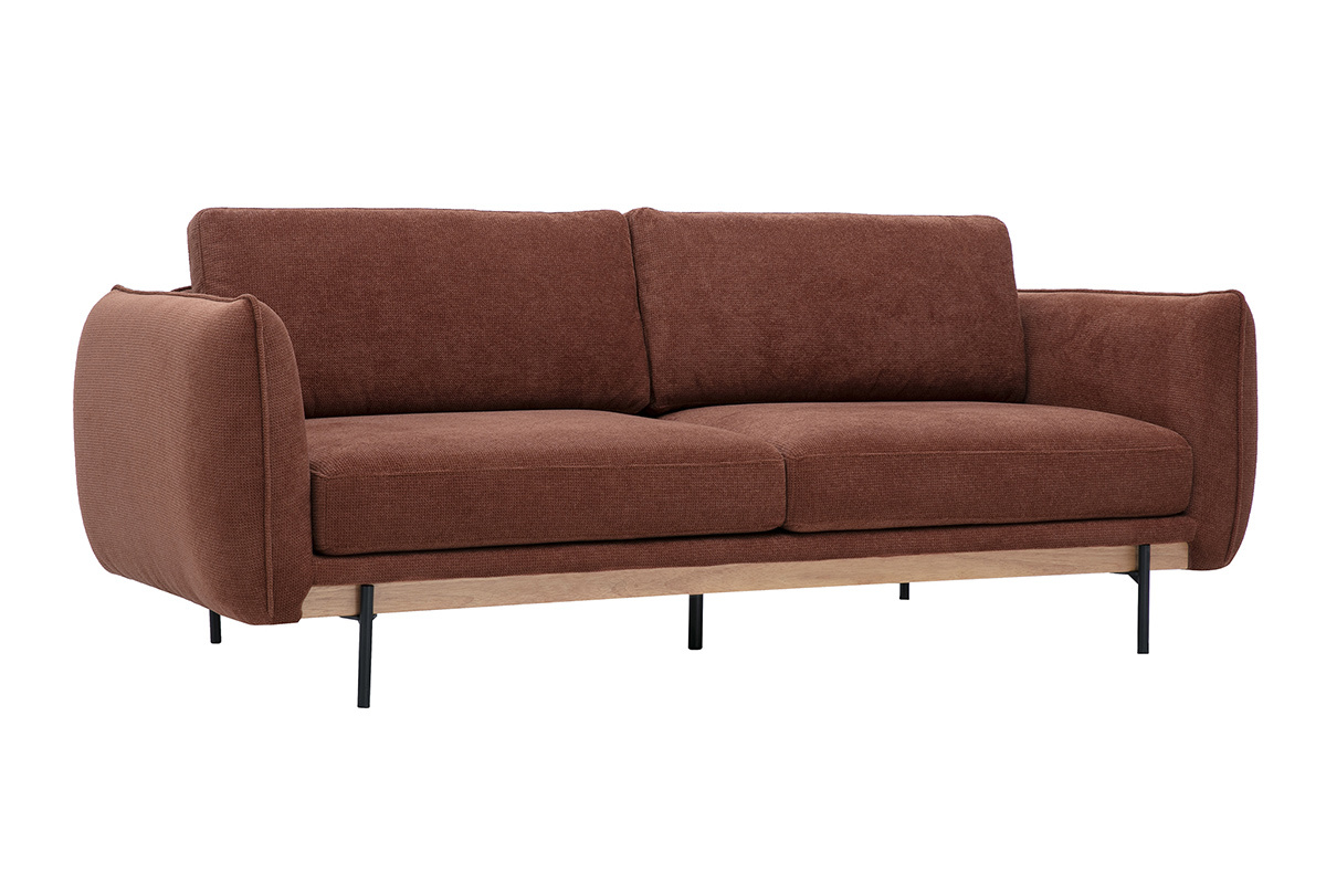 Sof� de dise�o de 3 plazas en tejido chenilla color tierra quemada y metal negro, vista en 3/4