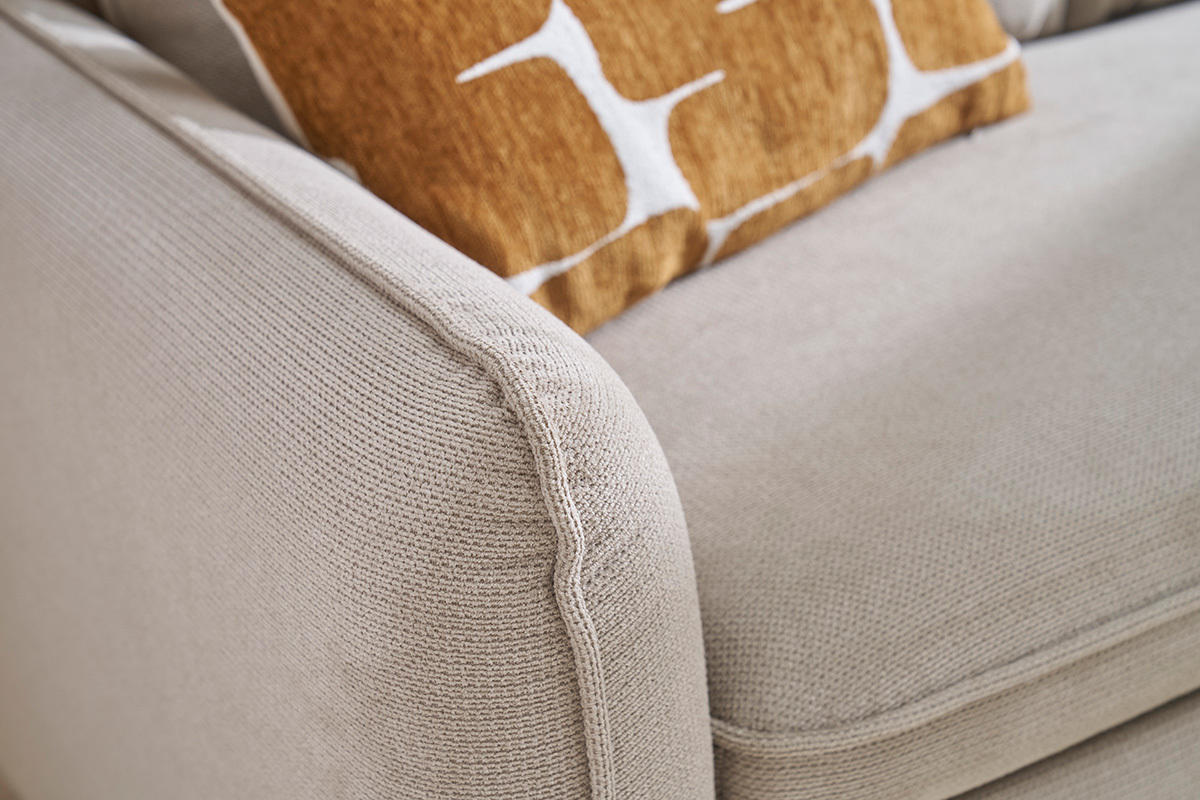 Sof de esquina convertible reversible con arcn 3 plazas en tejido chenilla beige y madera clara ORSO