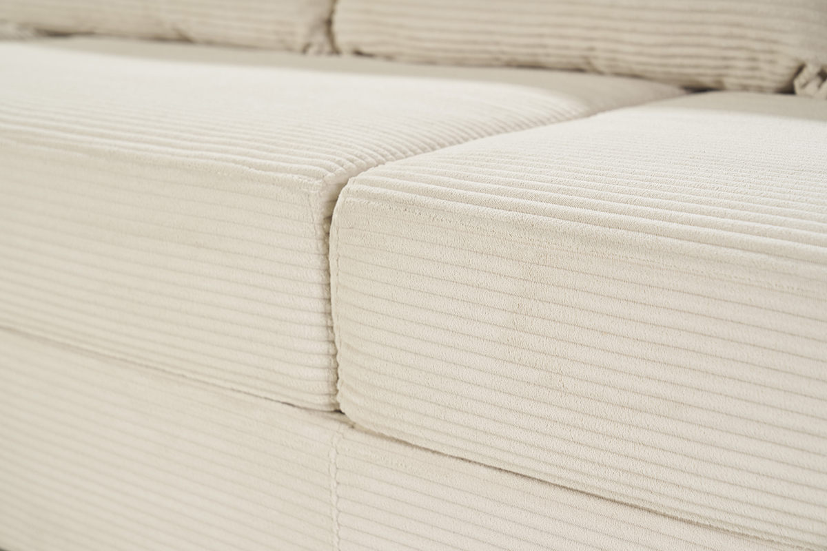 Primer plano de la tela de pana beige de un sof.