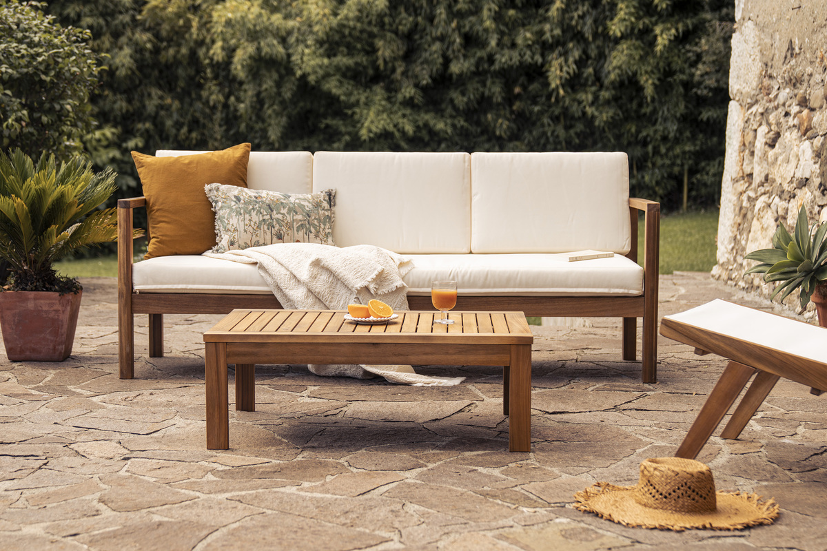 Sof de jardn de 3 plazas de madera maciza con cojines beige 190 cm AKIS