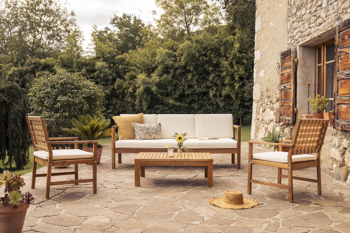 Sof de jardn de 3 plazas de madera maciza con cojines beige 190 cm AKIS