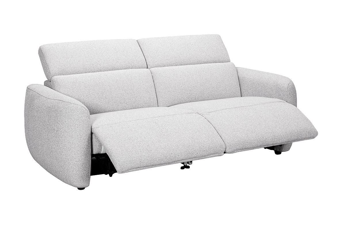 Sof� el�ctrico de 3 plazas gris claro con reposacabezas ajustables y reposapi�s desplegados