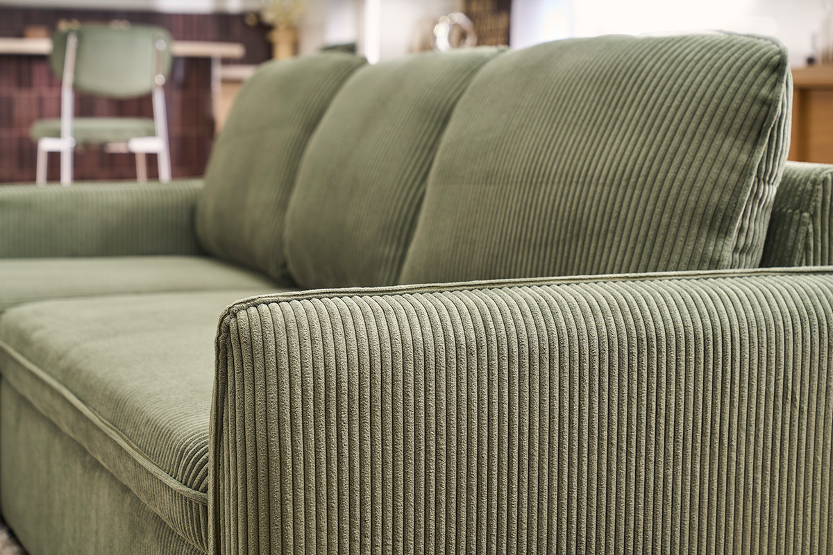Sof� esquinero convertible reversible con arc�n de 3 plazas en tejido de terciopelo acanalado verde caqui y madera clara ORSO