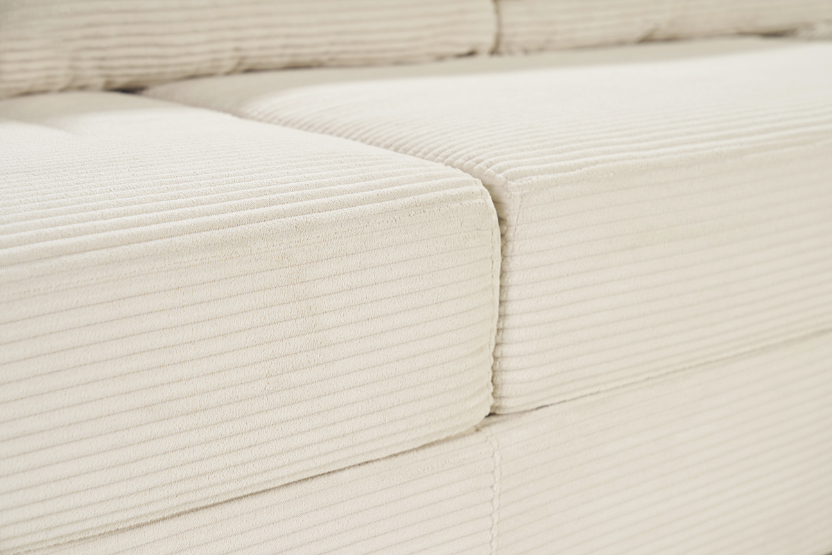 Primer plano de la tela de pana beige del sof cama esquinero BACIO.