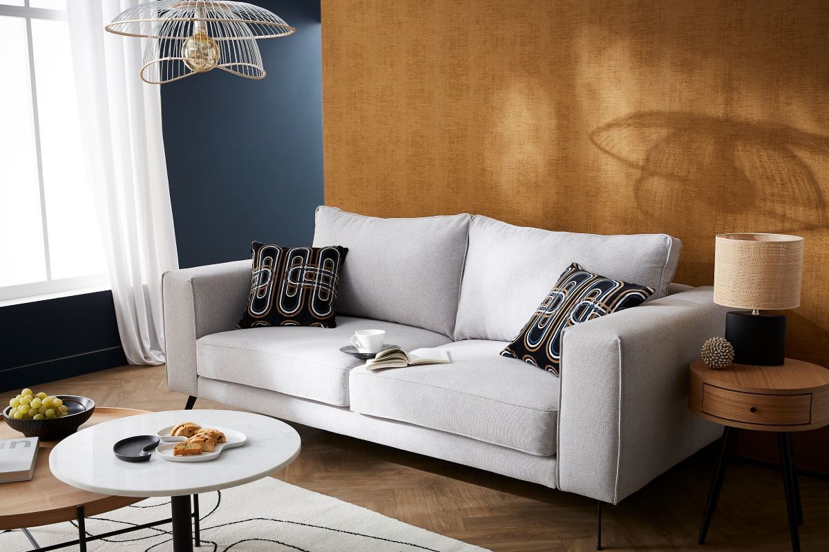 Sof moderno 4 plazas de tela beige y metal negro OSMANN
