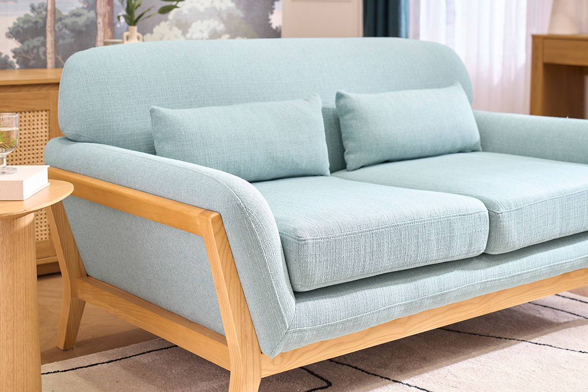 Sof� n�rdico 2 plazas azul claro patas madera YOKO