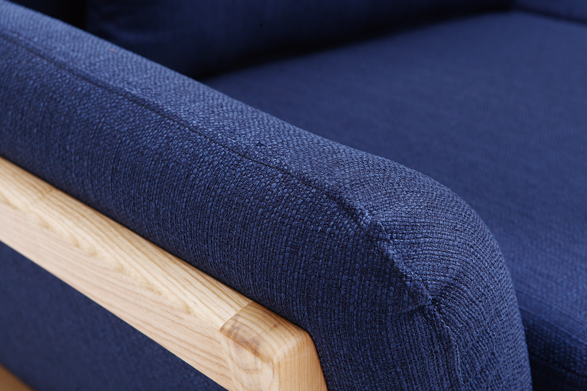 Sof nrdico 2 plazas azul oscuro patas madera YOKO