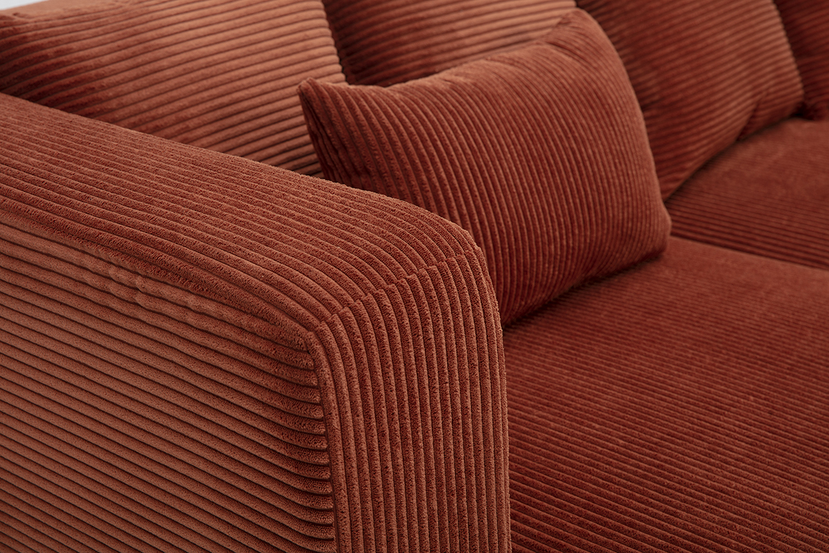 Detalle del sof� rinconero izquierdo HARLEM, en tejido de pana color terracota, cojines incluidos.