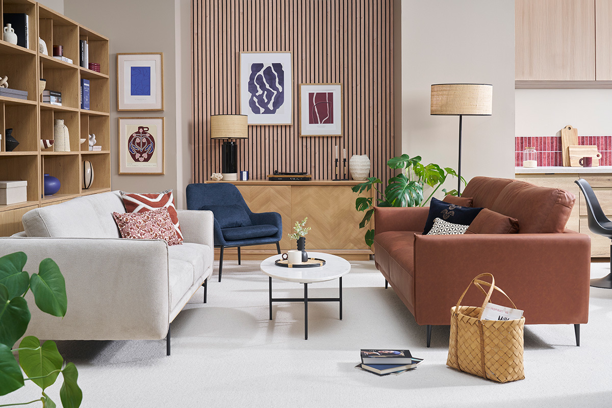 Sof� vintage de 3 plazas de cuero marr�n y madera oscura DAVEN