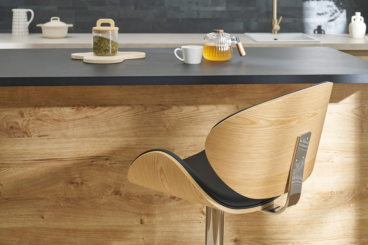 Taburete de bar diseo negro y madera clara WALNUT