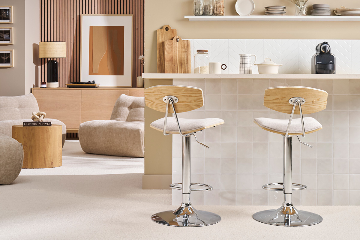 Taburete de bar diseo regulable en tela efecto terciopelo beige y metal VASCO