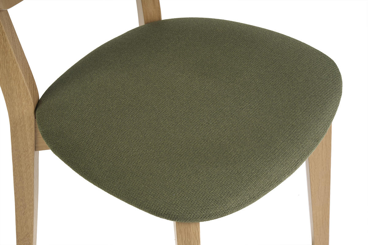 Detalle del asiento de un taburete de bar LUCIA en tejido verde caqui y madera clara.