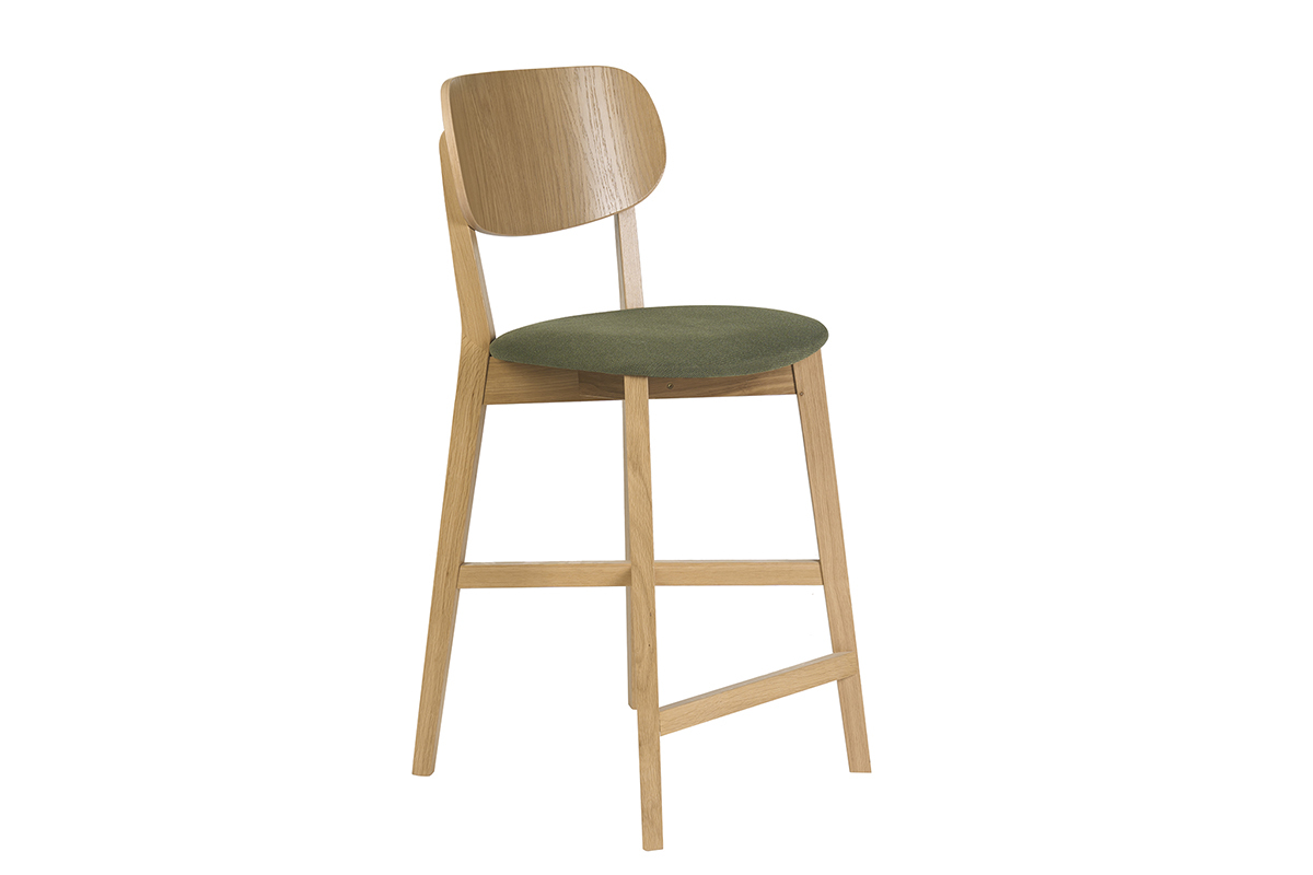 Taburete de bar de madera clara de roble y tejido verde caqui, vista de 3/4, altura 65 cm