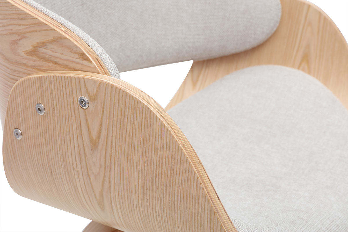 Detalle de un taburete de bar giratorio en tejido beige y madera clara, vista de cerca.