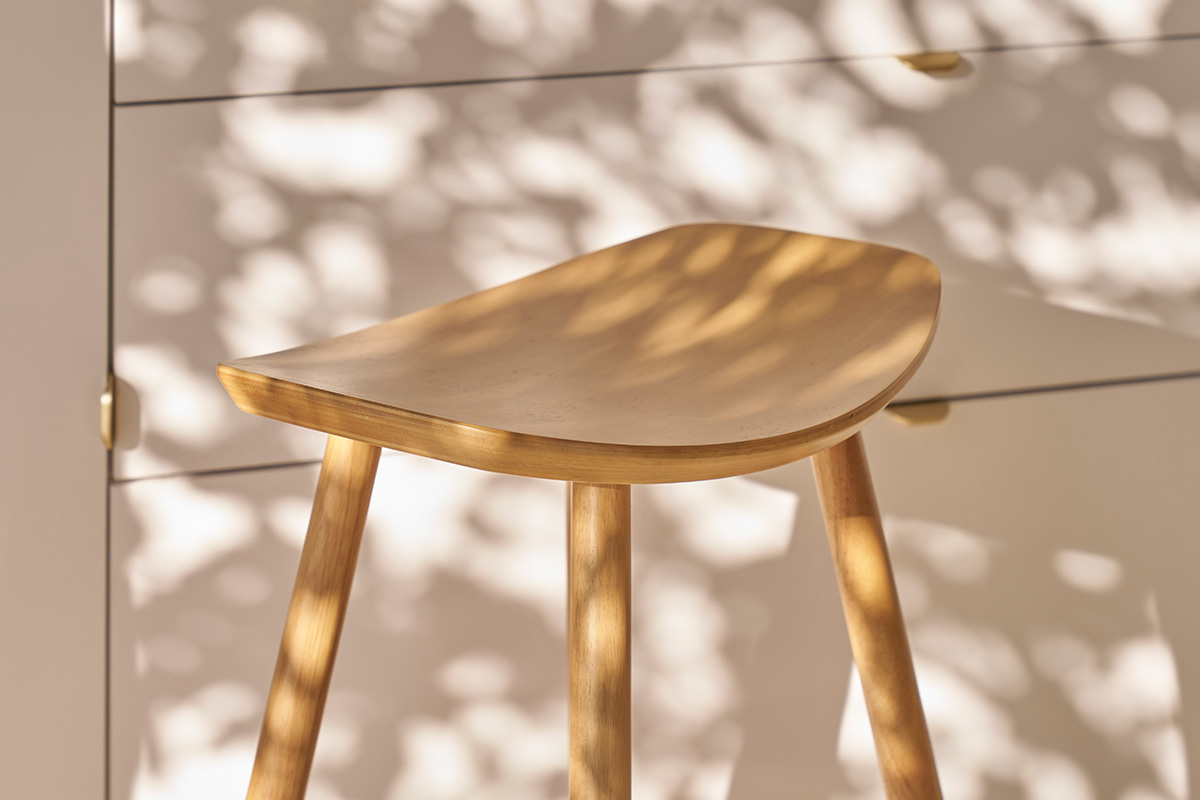 Taburete de barra de dise�o madera clara H65 cm DEMORY