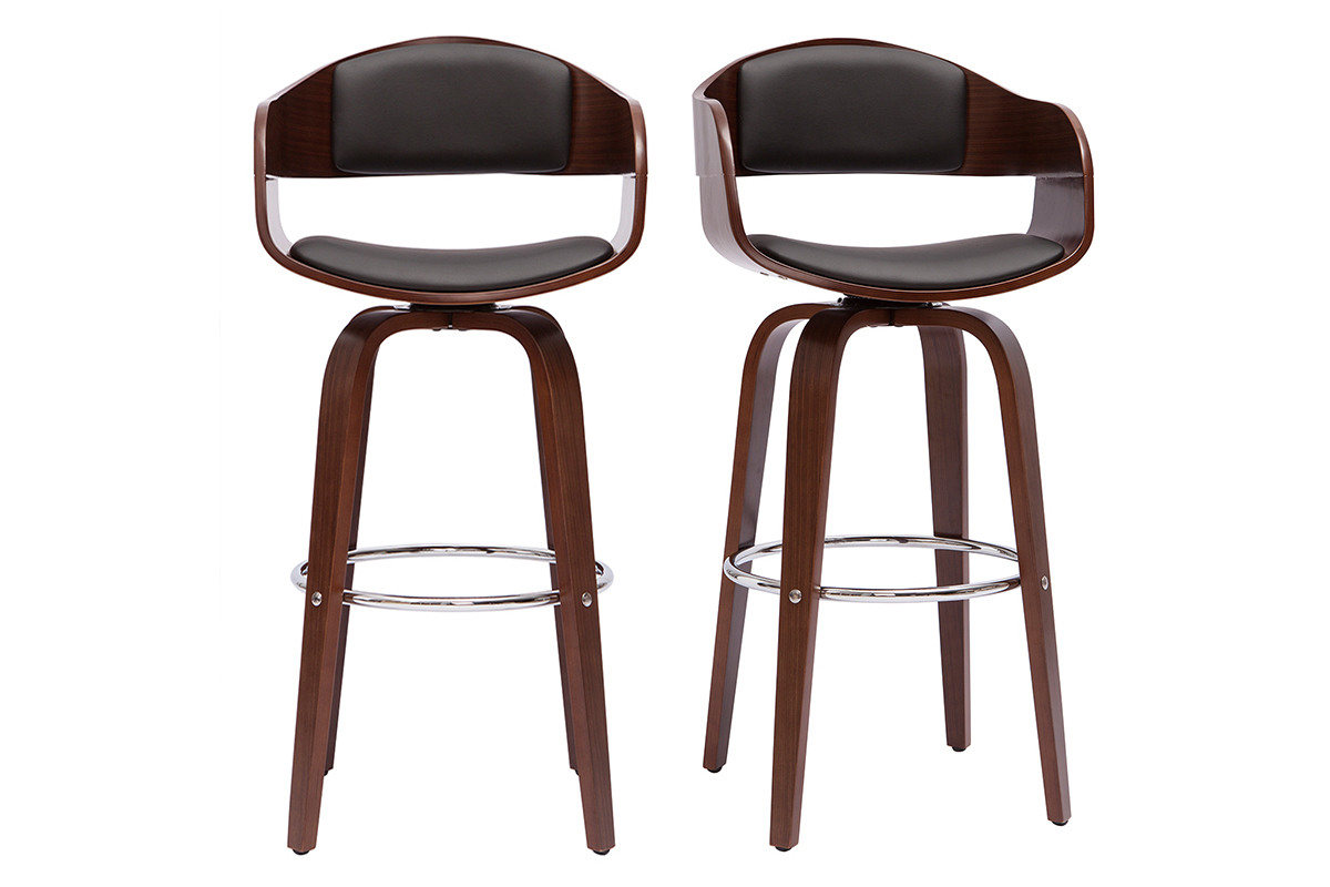 Dos taburetes de bar vintage giratorios de nogal con asientos de poliuretano negro y reposapi�s cromado.