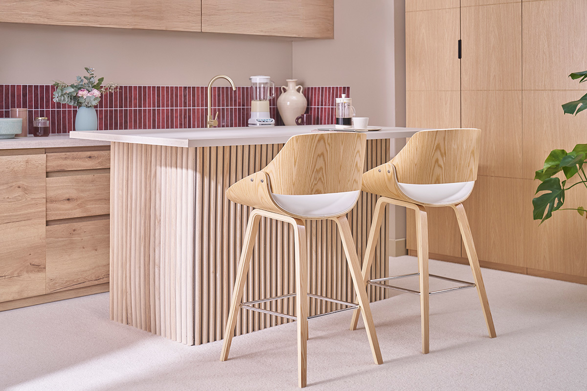 Taburetes de bar de dise�o blancos y madera clara H70 cm (lote de 2) CLASH