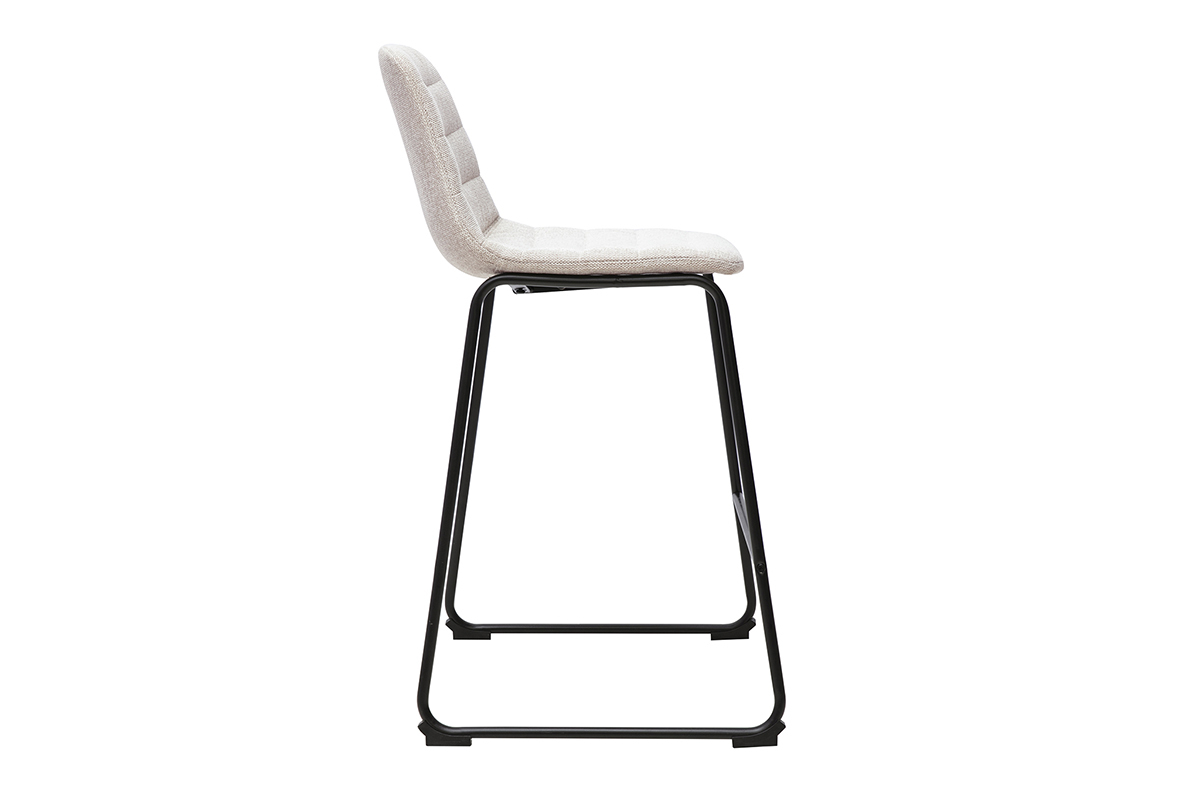 Taburete de bar en tejido efecto terciopelo beige, vista de perfil, con estructura de metal negro.