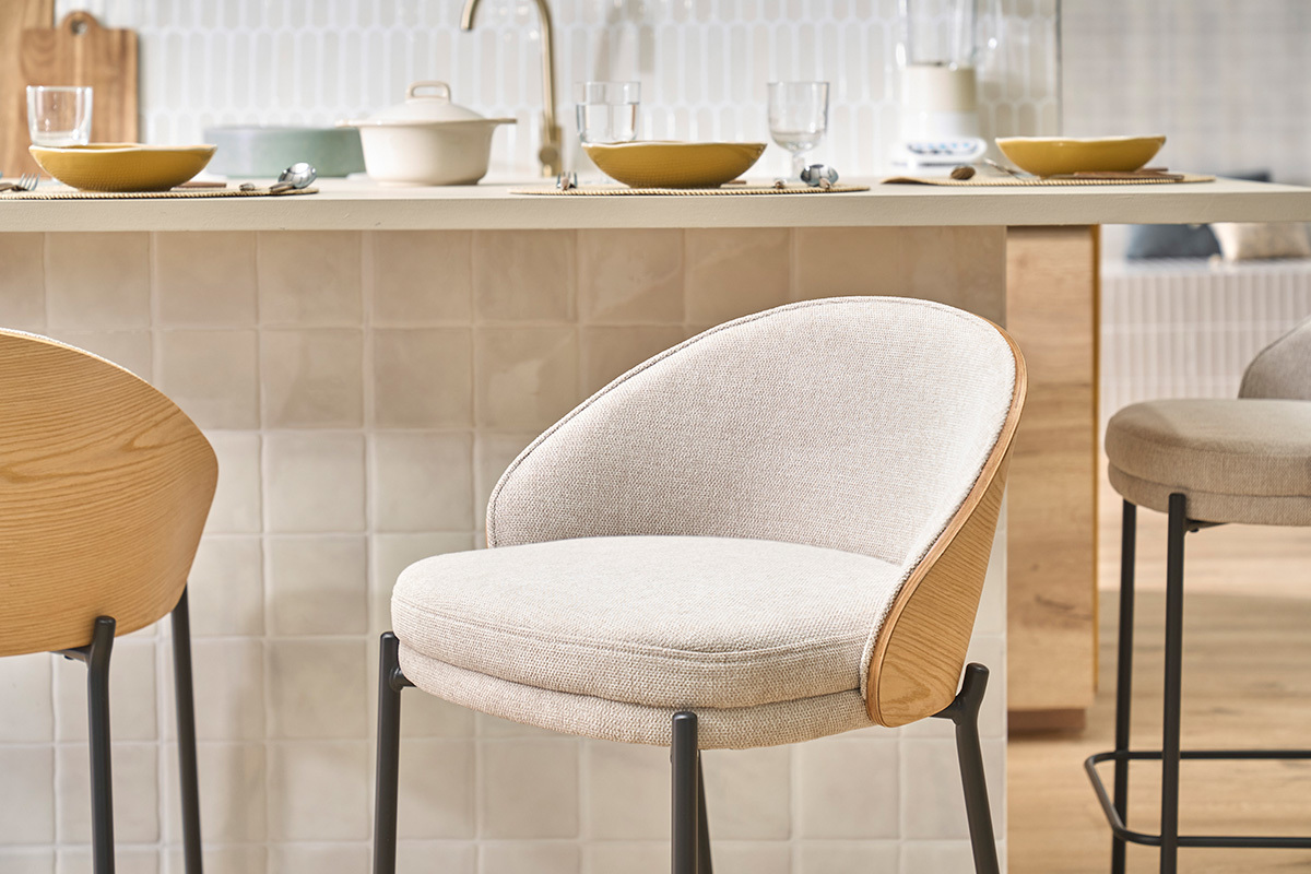 Taburetes de bar de tela efecto terciopelo texturizado beige, madera oscura y metal H65 cm (paquete de 2) TUCSON