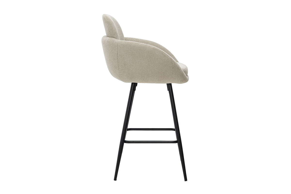 Taburete de bar de tela con efecto terciopelo beige con patas de metal negro, vista de perfil.