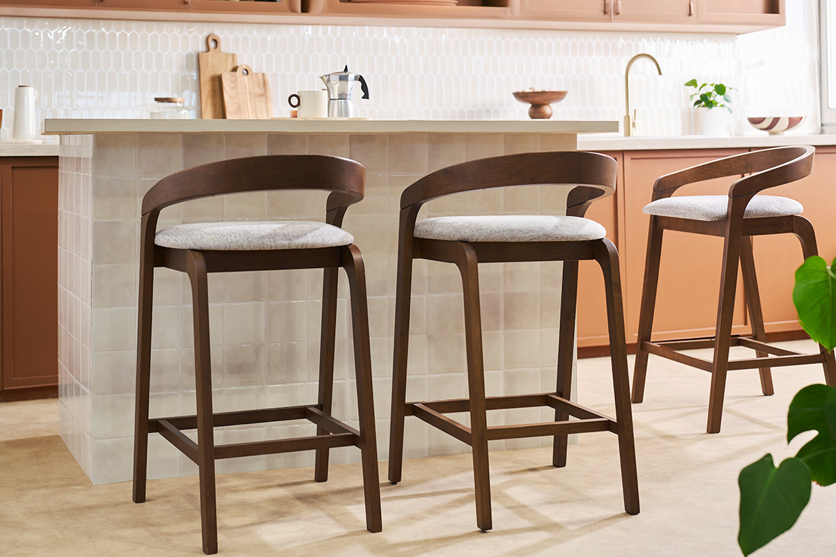 Taburetes de bar de tela gris texturado efecto terciopelo y madera oscura H68 cm (lote de 2) PULSO