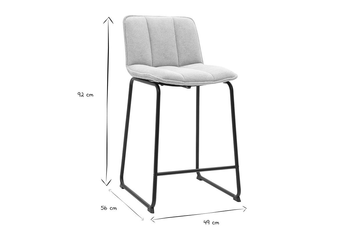 Taburete de bar de tela chenilla beige y metal negro con dimensiones 49x56x92 cm en blanco y negro.