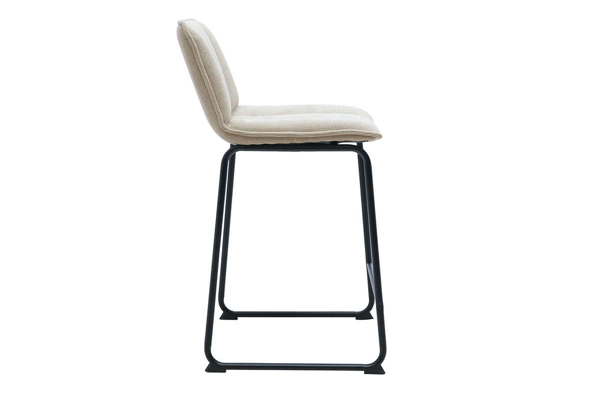 Taburete de bar en tela chenilla beige con base de metal negro, vista de perfil.