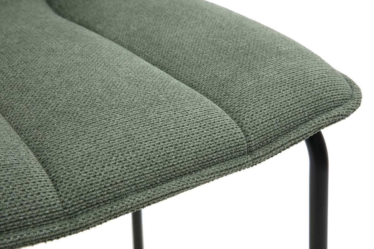 Detalle del asiento en tejido chenilla verde caqui del taburete de bar VISTO con base de metal negro.