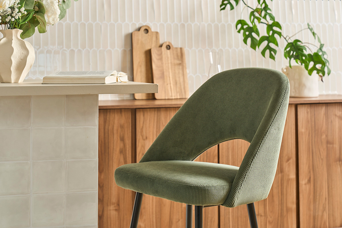 Taburetes de bar en tela de terciopelo de pana verde caqui H65 cm (juego de 2) COSETTE
